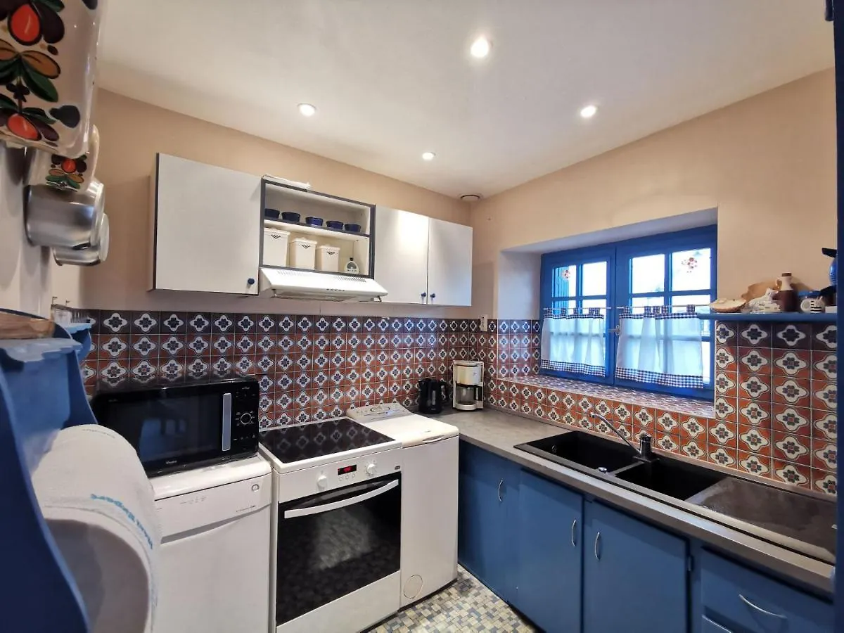 Holiday Home La Maison Bleue By Interhome 캉칼 0*,  프랑스